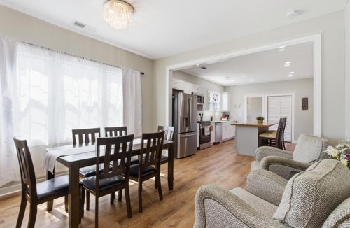 East Point House | The Landing Pad - 8 minutes to ATL Airport! bungalow