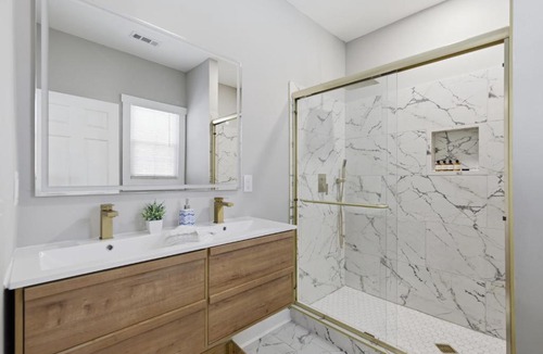 East Point House | The Landing Pad - 8 minutes to ATL Airport! bungalow