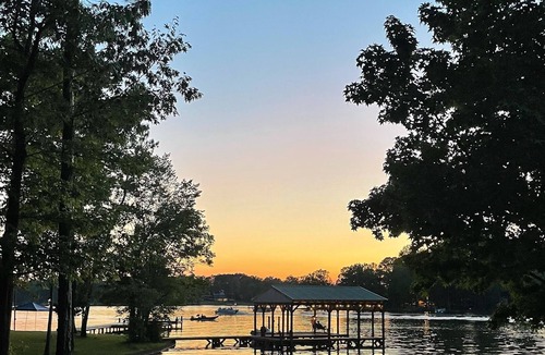 Cedar Bluff Cabin | The Lazy Worm Getaway - Entire cabin with private boat ramp and covered dock