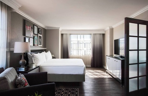 Charleston Historic District Hotel | The Lindy Renaissance Charleston Hotel
