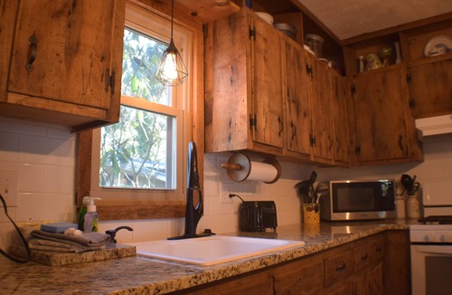 Pineola Cottage | The Linville Community, a restful retreat w/convenient access to the mountains