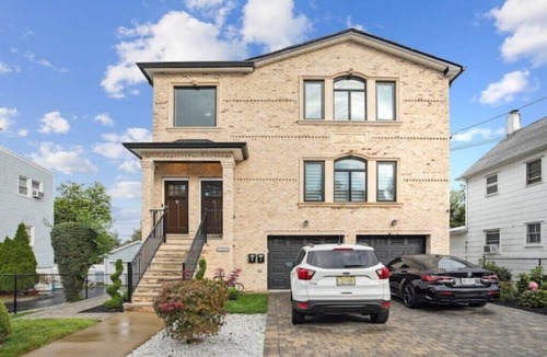 Kearny Apartment | The Lions Den Luxury 3-Bedroom Oasis + Patio