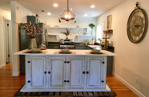 Mount Dora House | The Little Blue Bungalow, a Cozy 1940’ Schoolhouse, 5 min walk to Restaurants,