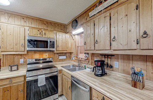 Otto Cabin | The Little Dude Cabin | Rustic cabin in Franklin with water & wildlife views