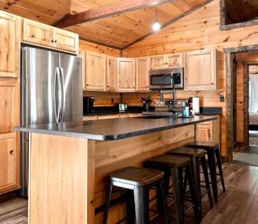 Smithville House | The Little Lake House - Hot Tub, Fire Pit, 1 Min from Boat Launch & Swimming