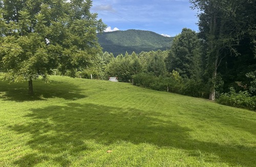 Tellico Plains House | The Lodge at Coker Creek 2 nnMountain View-Hot Tub! NEW LISTING!