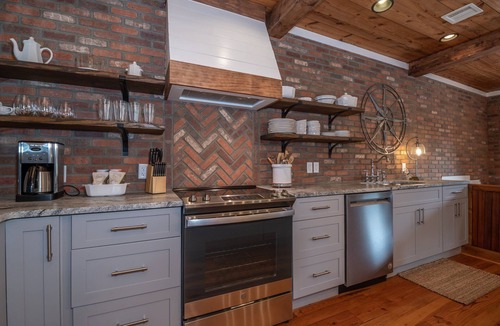 Lynn Apartment | The Loft on Trade Street | Newly Renovated | Downtown Tryon