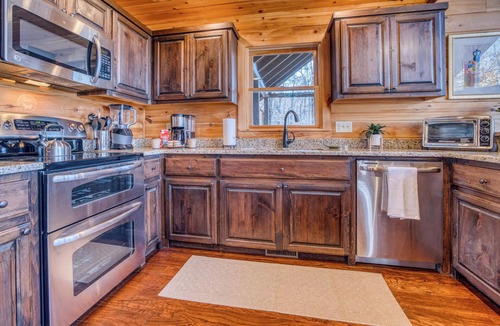 Ridges Over the Lake Cabin | The Looking Glass - pets-view-fireplaces-hot tub