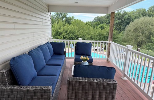 Urbana House | The Luxe Lounge & warm welcome
