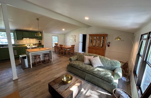 Silver Springs House | The Magnolia Lake House