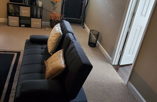 State Park Apartment | The Majestic Suite off Brickyard