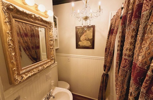 Abbeville Bed & Breakfast | The Majesty Room at The Deodara