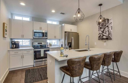 Historic Waverly House | The Marigold - Walkable to Food and Shops