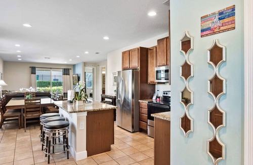 West Kissimmee House | The Memory Box - Eight Bedroom House, Sleeps 20