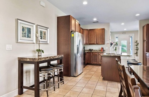 West Kissimmee House | The Memory Box - Eight Bedroom House, Sleeps 20