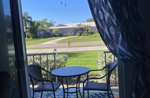 Bayview Condo | "The Merry Yacht" lovely condo 2/2nhttps:/www.airbnb.com/h/themerryyacht