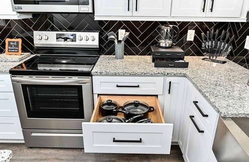 Sans Souci House | The Mid-Mod 3 Miles to Downtown /Furman!