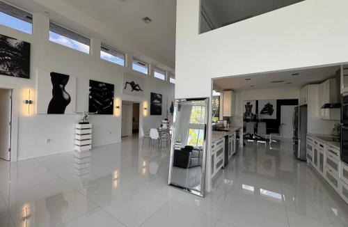 Tamarac Villa | The Monochrome Villa