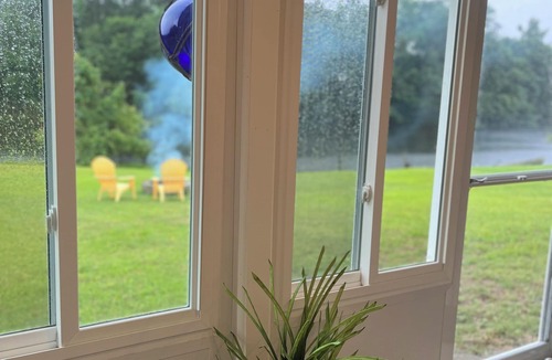 Conway House | The Moultrie - Private Queen Room in Cozy Bungalow with Lake View
