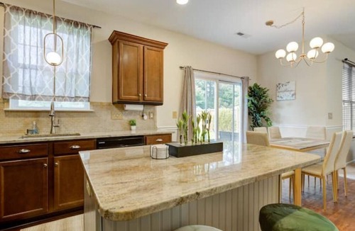North Charleston House | The Mulberry: huge yard full kitchen 32 minutes to the beach