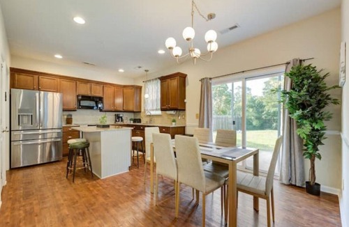North Charleston House | The Mulberry: huge yard full kitchen 32 minutes to the beach
