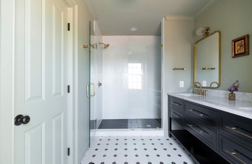 Harleston Village Bed & Breakfast | The Nicholas Veranda King Suite - Walk to King