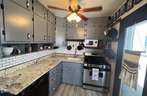 Gardens Condo | The North Nest/Located in North end close to Beach, Bay, Boardwalk & Restaurants