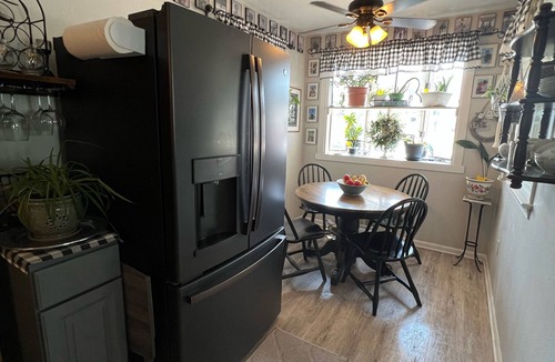 Gardens Condo | The North Nest/Located in North end close to Beach, Bay, Boardwalk & Restaurants