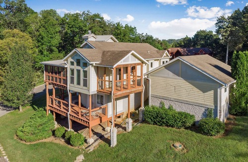 Smithville Ski Chalet | The Oakmont at Blue Water Bay at Center Hill Lake