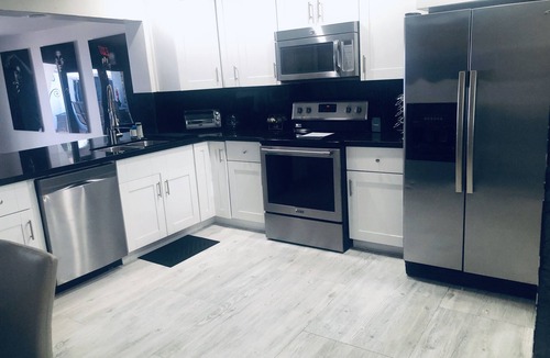 Royal Poinciana House | The Oasis @ Hollywood, FL (3miles to the beach)