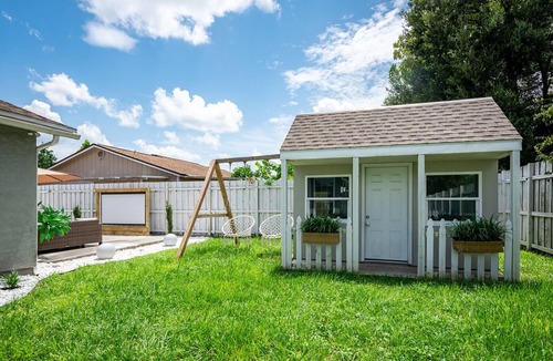 Girvin House | The Oasis Retreat Jax w/HEATED Pool, Tikibar/Lounge area ⛱