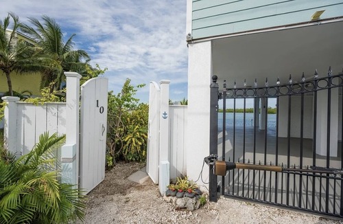 Bay Point House | The oasis-waterfront house