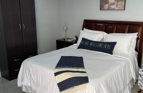 West Palm Beach House | THE OCEAN PALMS SUITE