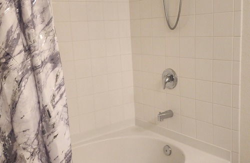 Yulee House | The Ocean Sunflower Cottage 🌻Conviently located to beaches, airport & shopping.