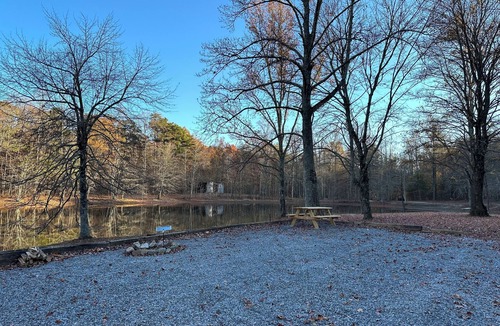 Lupton City RV Rental | The Ole Place ; Cozy cabin in charming Whitwell with AC