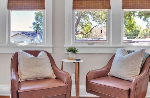 Lakeland House | The Olive Branch – 5★ Historic Bungalow Walkable + Stylish + Family-Friendly