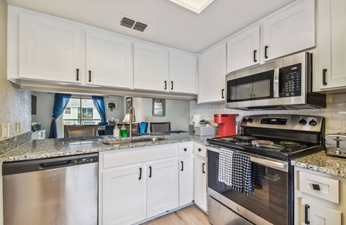 Temple Terrace Condo | The Orchid by DNY Prime minutes to Busch Gardens and USF