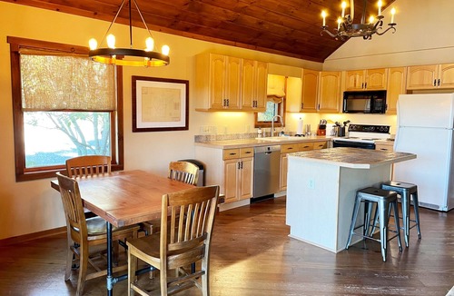 Purlear Cabin | The Overlook-Amazing mountain views from private cabin retreat!
