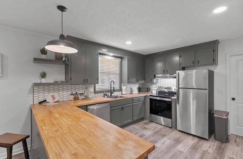 Dothan House | The Paddle House 3/2 Walking Distance To New Pickleball Courts