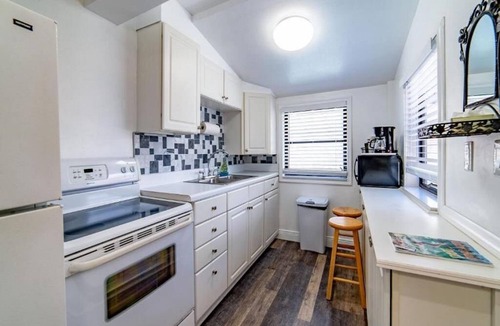 Downtown Boca Grande Historic District House | The Palmetto Inn - Pinfish - Queen Studio