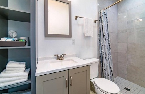 Downtown Boca Grande Historic District House | The Palmetto Inn - Pinfish - Queen Studio