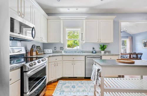 Mount Pleasant Apartment | The Palmetto Pool House | 4 BR + Arcade Room