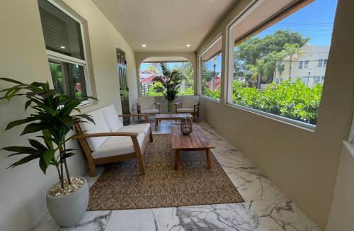 West Palm Beach Villa | THE PALMS 3BR-Minutes to Beach, Scuba, Downtown, Airport