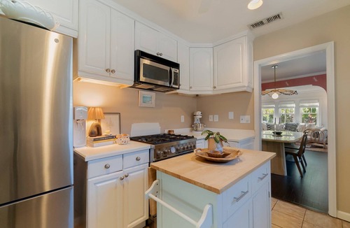 Flamingo Parks House | The Palms Cottage Private Pool, Downtown, Beach, The Square