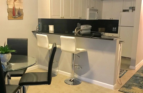 Hollywood South Central Beach Apartment | THE PENTHOUSE - large oceanfront Studio