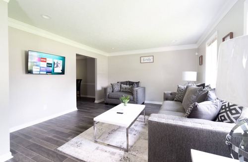 Riverdale House | The Perfect COZY Home Away From Home