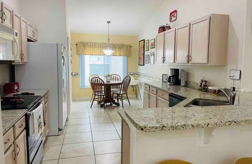 Cumbrian Lakes House | The perfect family vacation pool home close to all theme parks!