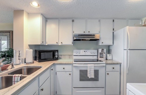 Amelia City Condo | The Perfect Getaway. Steps to Beach and Pool!