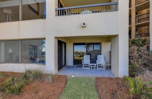 Amelia City Condo | The Perfect Getaway. Steps to Beach and Pool!