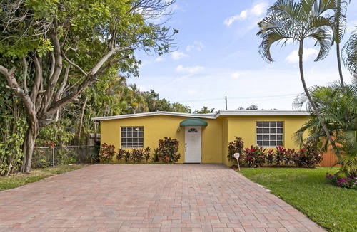 Poinsettia Heights House | The Perfect get away you Need